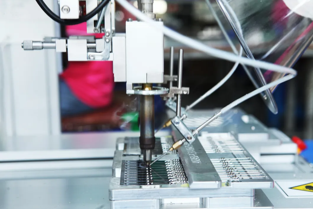 6.7GHz 5-6dBi Gain Outdoor Waterproof Fiberglass Base Station Antenna